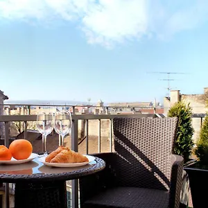 broadway-center-rooftop-view-apartment.inbudapesthotels.com/
